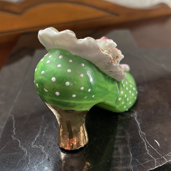Vintage Ceramic Miniature Shoe Figurine - Picture 3 of 10